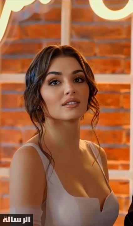 نميمة الفن..كما ولدتها امها تماما في اوقح جلسة تصوير على الكرة الارضية .. هاندا ارتيشل تثير الجمهور وتظهر صدرها بالاحمر..ومتابع كسحت صافيناز و سما المصري