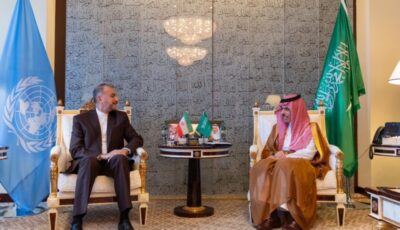 وزير الخارجية ونظيره الإيراني يبحثان أوجه تكثيف اللقاءات التشاورية