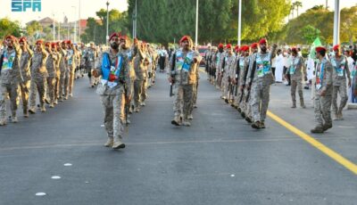 اليوم الوطني 93.. مسيرات القوات البحرية تجوب شواطئ الجبيل الصناعية