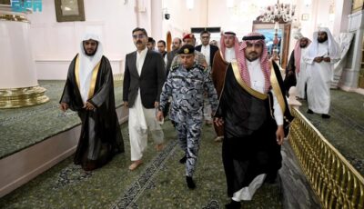 قبل مغادرته.. رئيس الوزراء الباكستاني المؤقت يزور متحف السيرة النبوية