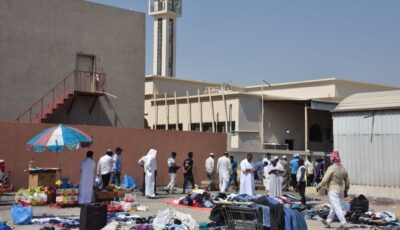 المنطقة الشرقية.. أسواق عشوائية أمام المساجد تضيق على المصلين