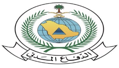 إخماد حريقًا في أعشاب بمنطقة جبلية تبوك