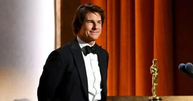 توم كروز يتوج بالأوسكار الفخرية في حفل جوائز الحكام