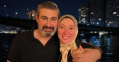 ياسر جلال يحتفل بعيد زوجته بنشر صورهما مع تهنئة حنونة
