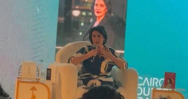 هيام عباس تبكي: فيلم باب الشمس واجب وجدى يعاني من فقدان أرضه