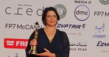 مهرجان القاهرة يمنح هيام عباس الهرم الذهبي تكريماً لها