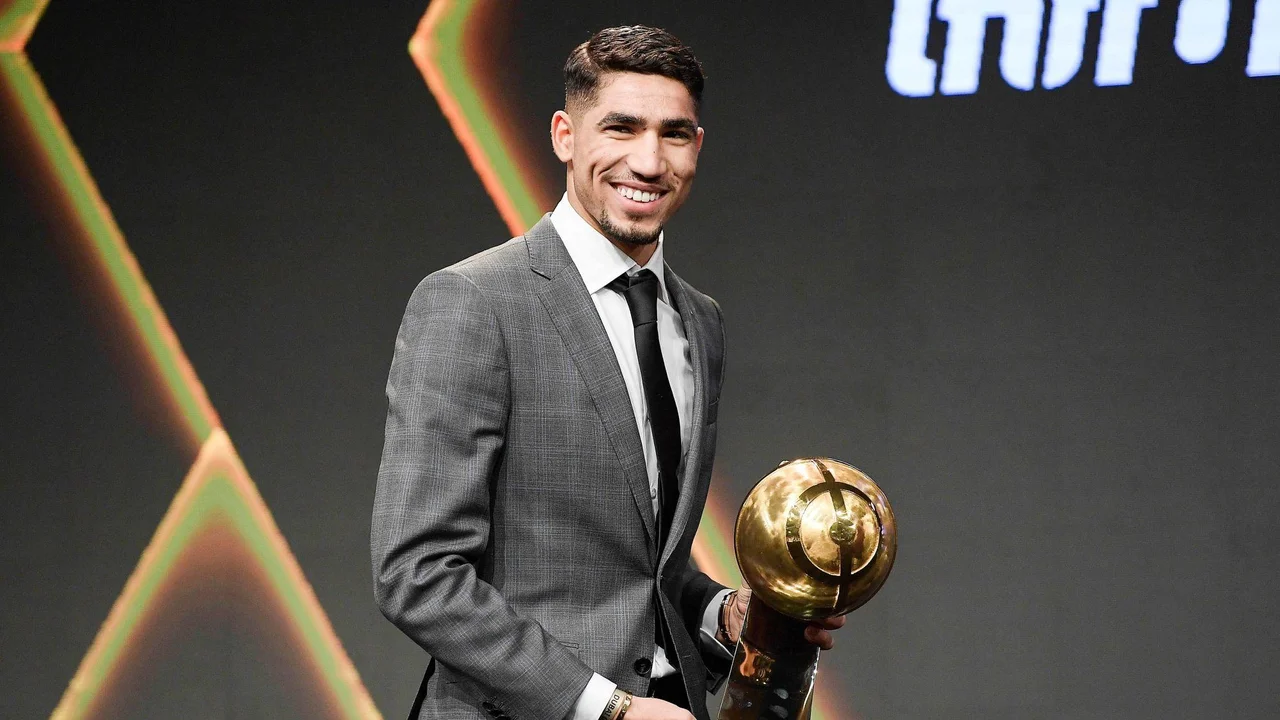 أشرف حكيمي يتوج بجائزة أفضل لاعب في إفريقيا 2025 ويشعل الحماس القاري