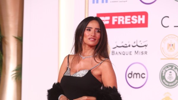 زينة تعتذر لسما إبراهيم في العرض الأول لـ«بنات الباشا» بمهرجان القاهرة السينمائي