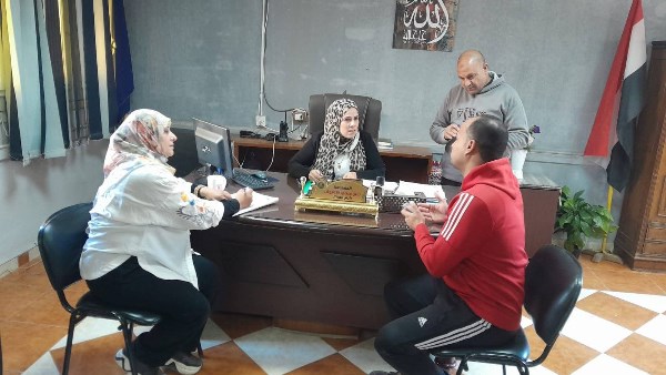 رئيس مركز ومدينة الزرقا يعقد لقاءً جماهيرياً للاستماع إلى شكاوى المواطنين بتوجيهات محافظ دمياط