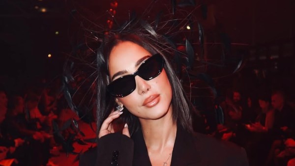 بسمة بوسيل تطلب الدعاء لتامر حسني بعد وعكته الصحية