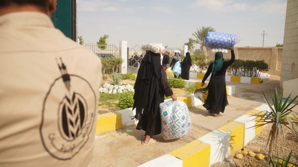 توزيع عشرات الآلاف من البطاطين والألحفة وعبوات المواد الغذائية في مدن القناة