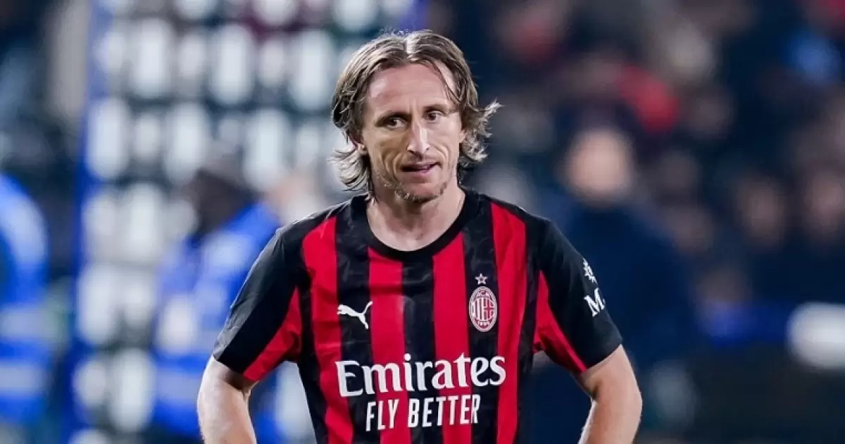 غموض مودريتش يثير القلق في ميلان