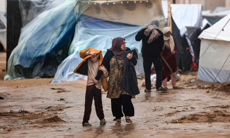 الدفاع المدني بغزة: كارثة إنسانية بسبب الأمطار وانهيار البنية التحتية بعد العدوان الإسرائيلي