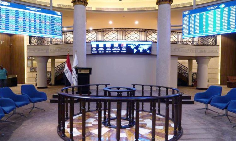 تراجع البورصة منتصف الجلسة بضغط مبيعات الأجانب