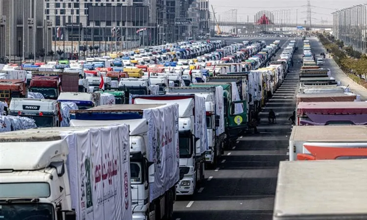 مصر تواصل جهودها بتقديم القافلة الـ76 من المساعدات لتخفيف معاناة غزة