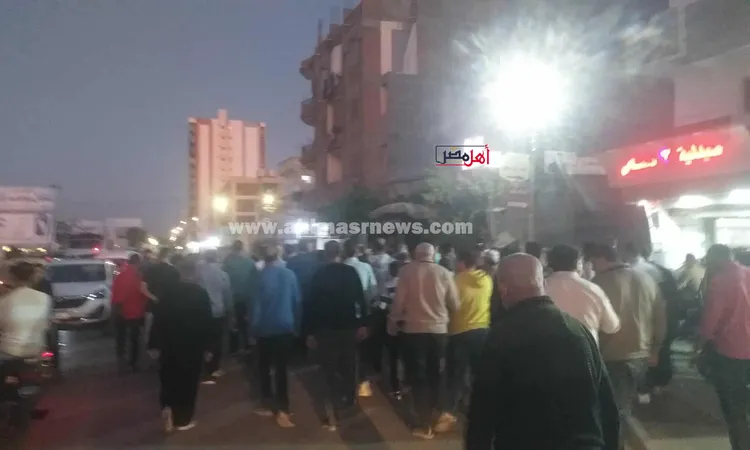 أهالي فوه يشيّعون جثمان معلم ضحية حادث كفر الشيخ – صور