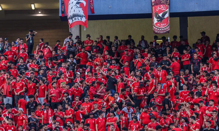 الأهلي يعلن السعة الكاملة للجماهير في مباراة شبيبة القبائل ويثمن دعم الجهات الأمنية