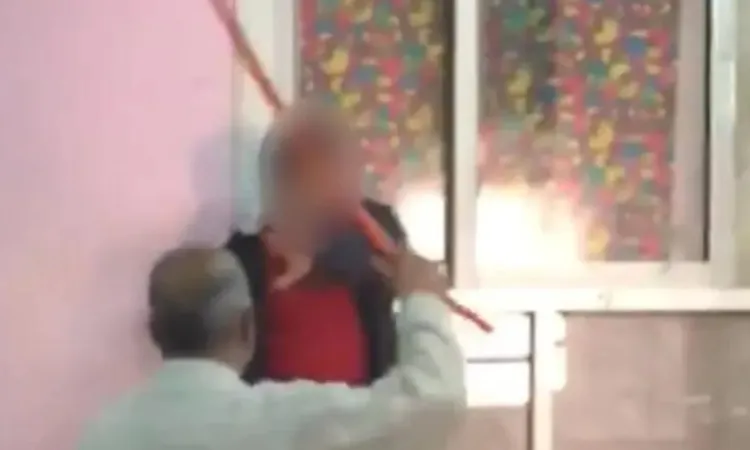 قنا: أسرة تحرر محضرًا ضد معلم بتهمة كسر ذراع تلميذ