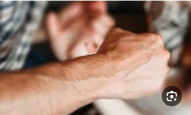 نجار يهاجم طليقته ووالدتها المسنة في الفيوم بسبب خلافات أسرية