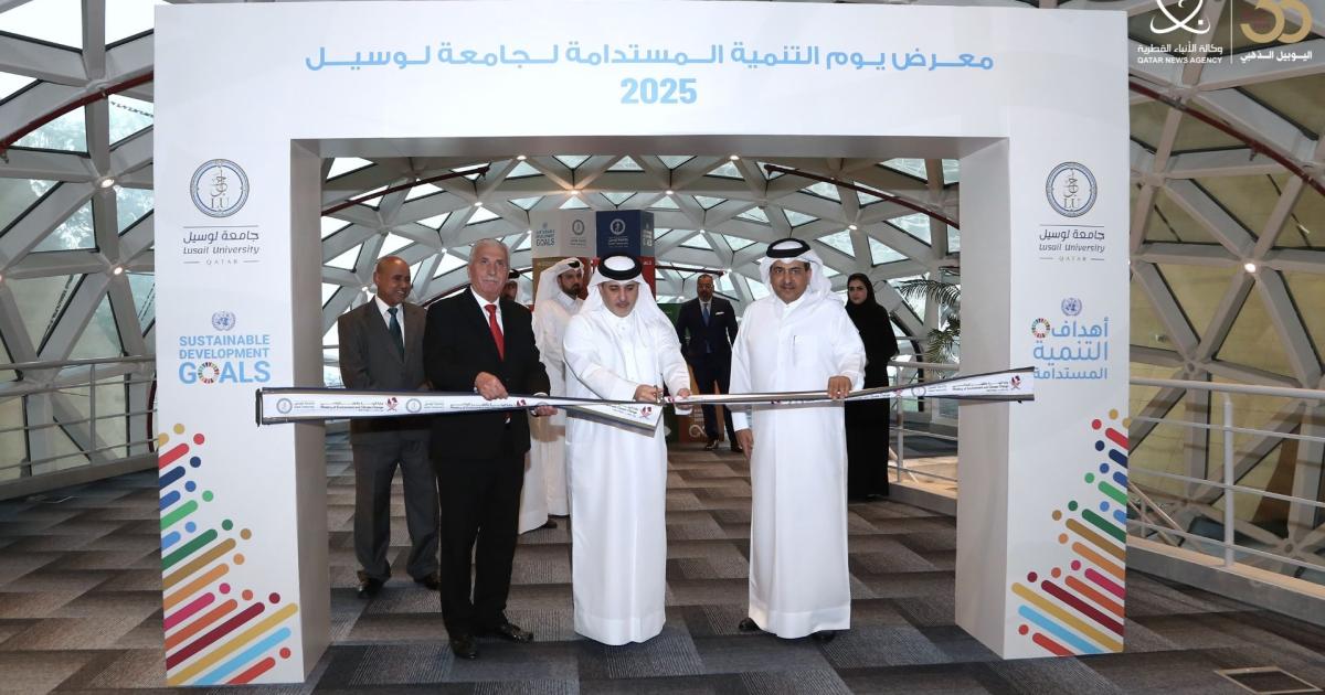 وزير البيئة يفتتح يوم التنمية المستدامة بجامعة لوسيل