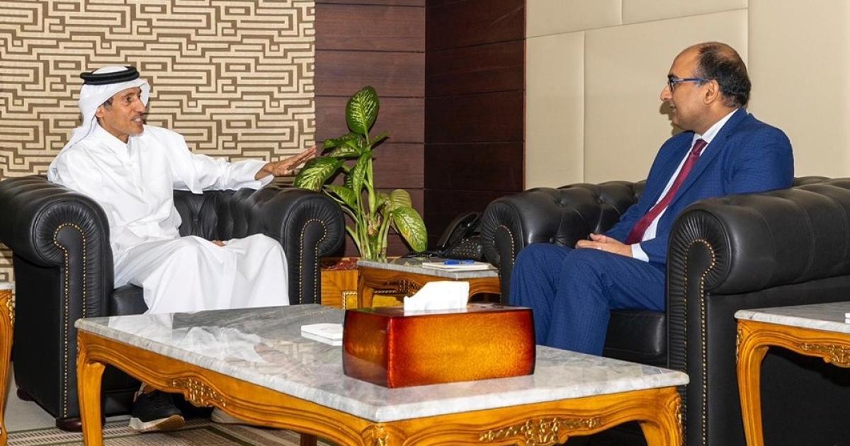 رئيس المؤسسة القطرية للإعلام يجتمع مع السفير الهندي