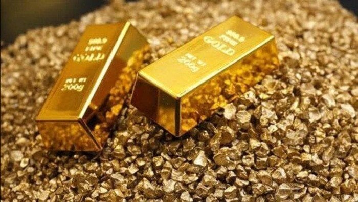 الذهب يواصل الهبوط مع قوة الدولار وتراجع رهانات خفض الفائدة الأمريكية