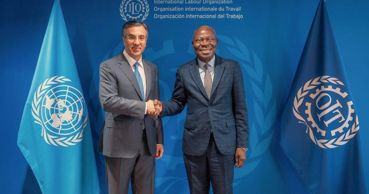 وزير العمل يلتقي المدير العام لمنظمة العمل الدولية لتعزيز التعاون المستقبلي