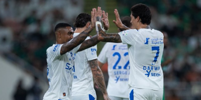 أبرز لاعبين في صفوف الهلال والنجمة 