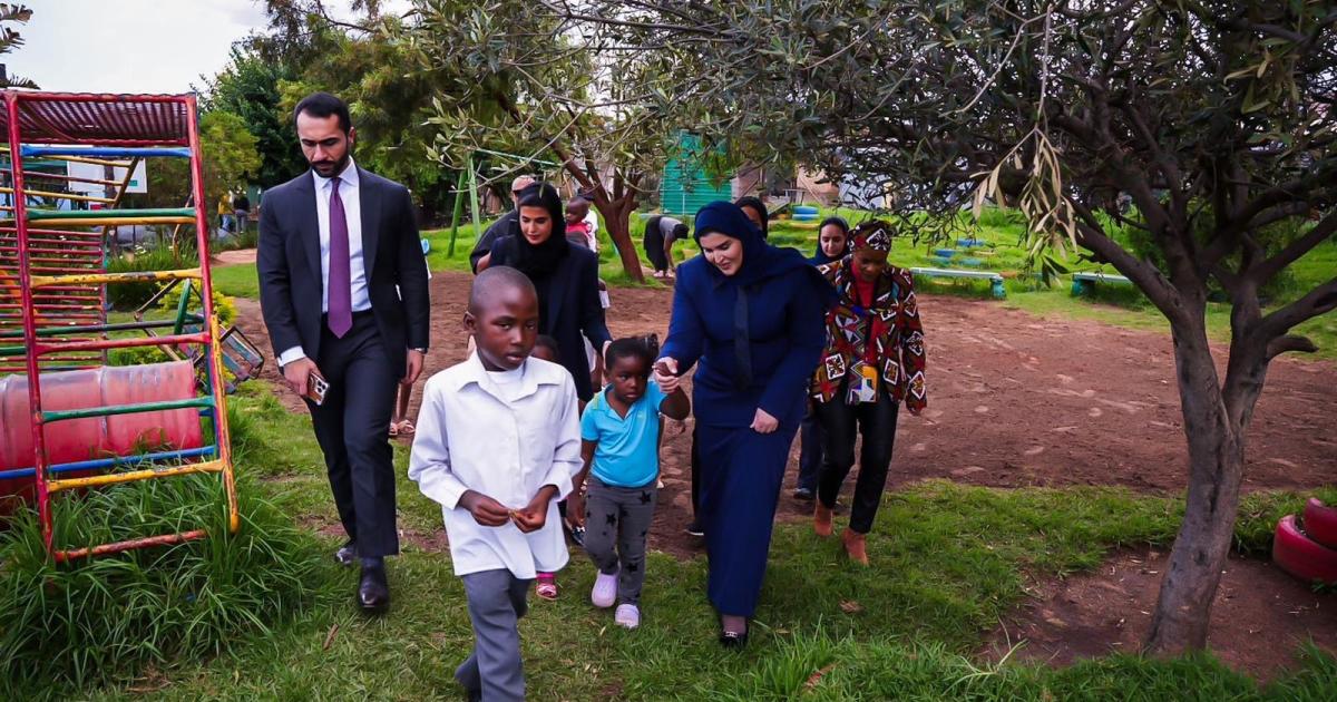 وزير الدولة للتعاون الدولي يزور مركز إيواء الأيتام في جوهانسبيرج لتعزيز الدعم الإنساني