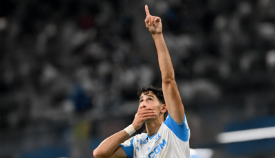 نايف أكرد ينتقد التحكيم بشدة بعد خسارة مارسيليا ضد أتالانتا