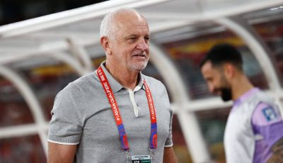 ماذا يفعل جراهام أرنولد عندما يواجه الإمارات؟