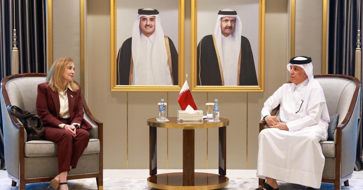 وزير الدولة للشؤون الخارجية يودّع سفيرة هندوراس ويؤكد تعزيز العلاقات الدبلوماسية