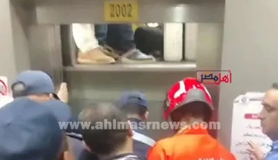 بعد محاولات استمرت ساعة.. إنقاذ 9 أشخاص عالقين داخل أسانسير مستشفى خاص بالشرقية